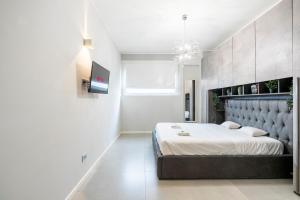 a bedroom with a large bed in a room at NEW - 2 Min Metro Batoni - Luxury Apt con Posto Auto in Florence