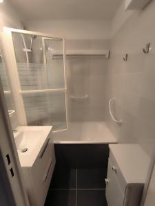 Ένα μπάνιο στο Appartement 4 personnes Samoëns 1600