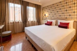 Postel nebo postele na pokoji v ubytování Hotel Arlecchino
