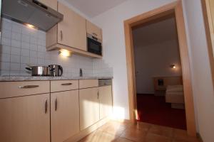 A kitchen or kitchenette at Apart Bergkristall