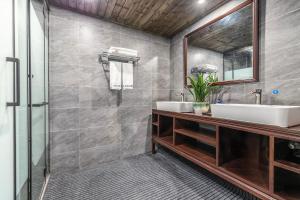 Bany a Jiuqi Tongnian High-end River View B&B
