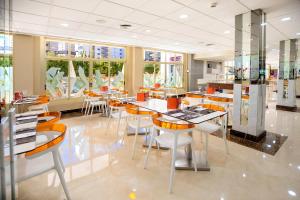 Restaurace v ubytování Hotel Servigroup Orange