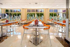 Restaurace v ubytování Hotel Servigroup Orange