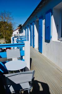En balkon eller terrasse på à quelques pas de la plage + 11 billeder