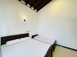Postel nebo postele na pokoji v ubytování Emerald Villa
