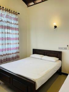 Postel nebo postele na pokoji v ubytování Emerald Villa