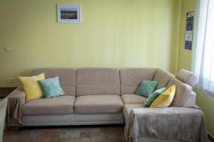 Χώρος καθιστικού στο Salt Pans Apartment