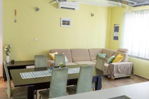 Χώρος καθιστικού στο Salt Pans Apartment