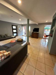 TV a/nebo společenská místnost v ubytování Apartment nähe Offenburg EuropaPark + 26 fotografií