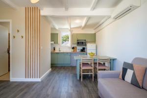 Kuchyň nebo kuchyňský kout v ubytování Pretty provençal house