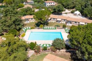 Bazén v ubytování Pretty provençal house nebo v jeho okolí + 15 fotografií