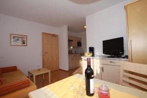A kitchen or kitchenette at Apart Bergkristall