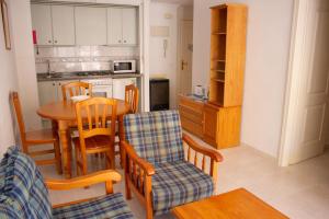 Kuchnia lub aneks kuchenny w obiekcie Apartamentos Topacio Unitursa