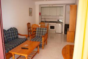 Kuchnia lub aneks kuchenny w obiekcie Apartamentos Topacio Unitursa