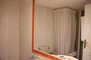 Łazienka w obiekcie Apartamentos Topacio Unitursa