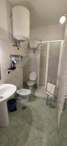 A bathroom at Appartamento Casa Toledo Még 17 kép