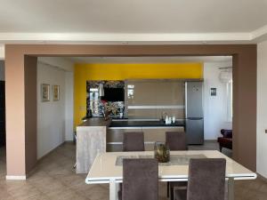 a kitchen and dining room with a table and chairs at SeaViewPeramou in Elevtheraí