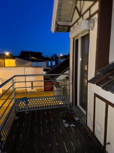Balkón nebo terasa v ubytování Cocon Arty - Nuit Étoilée à Douai, Inspiré de Rimbaud & Van Gogh