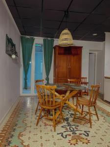 a dining room with a wooden table and chairs at Casa del fotógrafo in Gandía