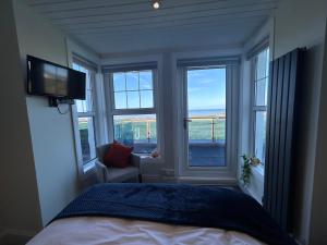 Postel nebo postele na pokoji v ubytování Bay View Inn