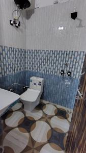Un baño de Priya Prem Peeth guest inn