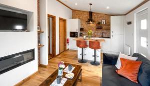 Η κουζίνα ή μικρή κουζίνα στο Applecross B&B and Luxury Self Catering Cabins free parking