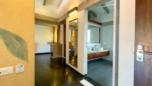 Postel nebo postele na pokoji v ubytování Sanctuary Amaidiyana - A CGH Earth Experience