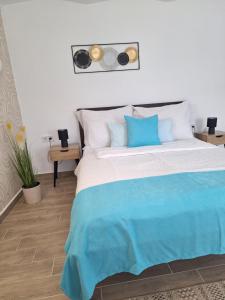 Posteľ alebo postele v izbe v ubytovaní Várfal apartman