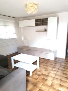 a living room with a couch and a table at Appartamento Zona ospedale in Treviso