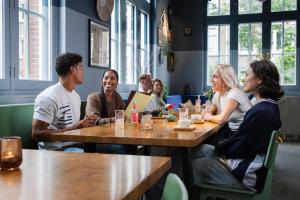 Gäste, die in der Unterkunft Stayokay Hostel Amsterdam Oost übernachten