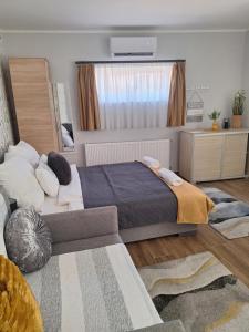 Posteľ alebo postele v izbe v ubytovaní Várfal apartman