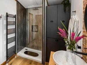 Ένα μπάνιο στο Applecross B&B and Cabins - 7 comfy rooms and 3 cabins - free parking +58 φωτογραφίες