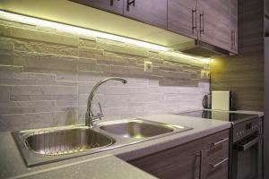 Kuchyň nebo kuchyňský kout v ubytování Sunset Haven Piraeus