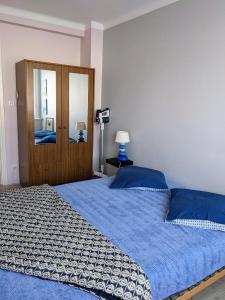 a bedroom with a large bed with a blue comforter at Appart spacieux 2 chambres in Fort-Mahon-Plage +3 photos