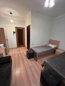 Voodi või voodid majutusasutuse DECCA Hotel toas