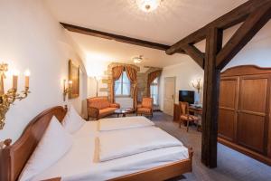 a hotel room with a bed and a desk at Hotel Goldener Löwe in Meißen