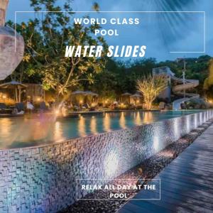 Sea View High Flr,2 Bed Room Exclusive At Pattaya في جنوب باتايا: صورة مسبح في منتجع في الليل