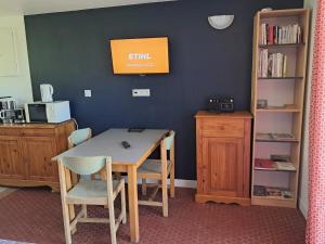 Kuchyňa alebo kuchynka v ubytovaní Studio charmant à Treignac avec terrasse de 22 m²