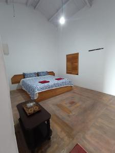 Letto o letti in una camera di Cascade Meadows Bungalow with Waterfall View