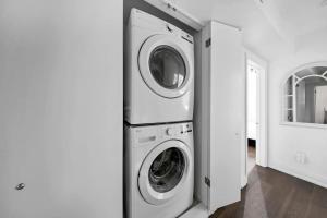 トロントにあるHidden 3BR Gem with Workspace, Fast wifi and Parkingのギャラリーの写真