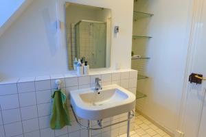 Quadrate Hostel Mannheim Z6 Denkmalschutz的一间浴室