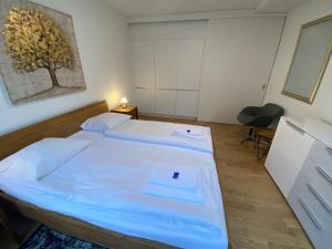 Giường trong phòng chung tại Amazing 1BR flat in the city centre - West 8 +5 ảnh