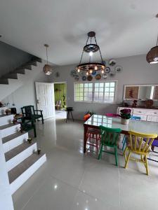 Χώρος καθιστικού στο Casa Luz São Sebastião SP