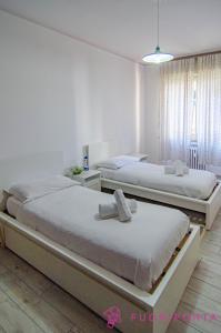 two beds in a room with two bedsskirts at Casa di Stefania in Parma