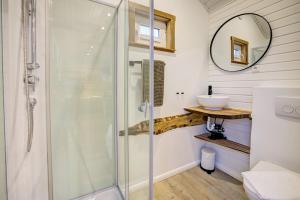 a bathroom with a shower and a sink at Tiny House Boomhacker in Westerdeichstrich +3 photos