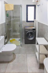 a bathroom with a shower and a washing machine at Ocean View Luxury in Santa Maria