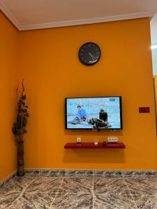 TV a/nebo společenská místnost v ubytování Apatament La Loma