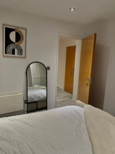 Φωτογραφία από το άλμπουμ του West street -City Centre Sky Line Square στο Σέφιλντ