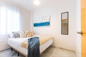a bedroom with a bed and a mirror on the wall at Casa céntrica luminosa con Solárium Y barbacoa in Córdoba +43 photos