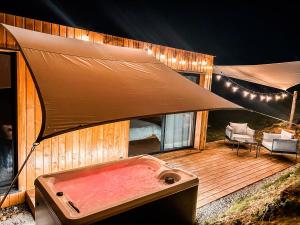 LasseubeChalet insolite - SPA - Vue Pyrénées - Brasero的相册照片